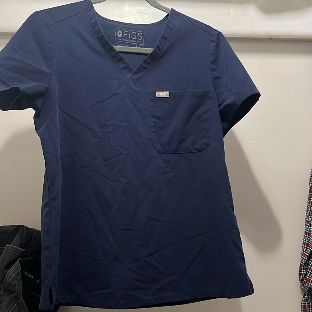 Figs catarina one pocket navy top size small